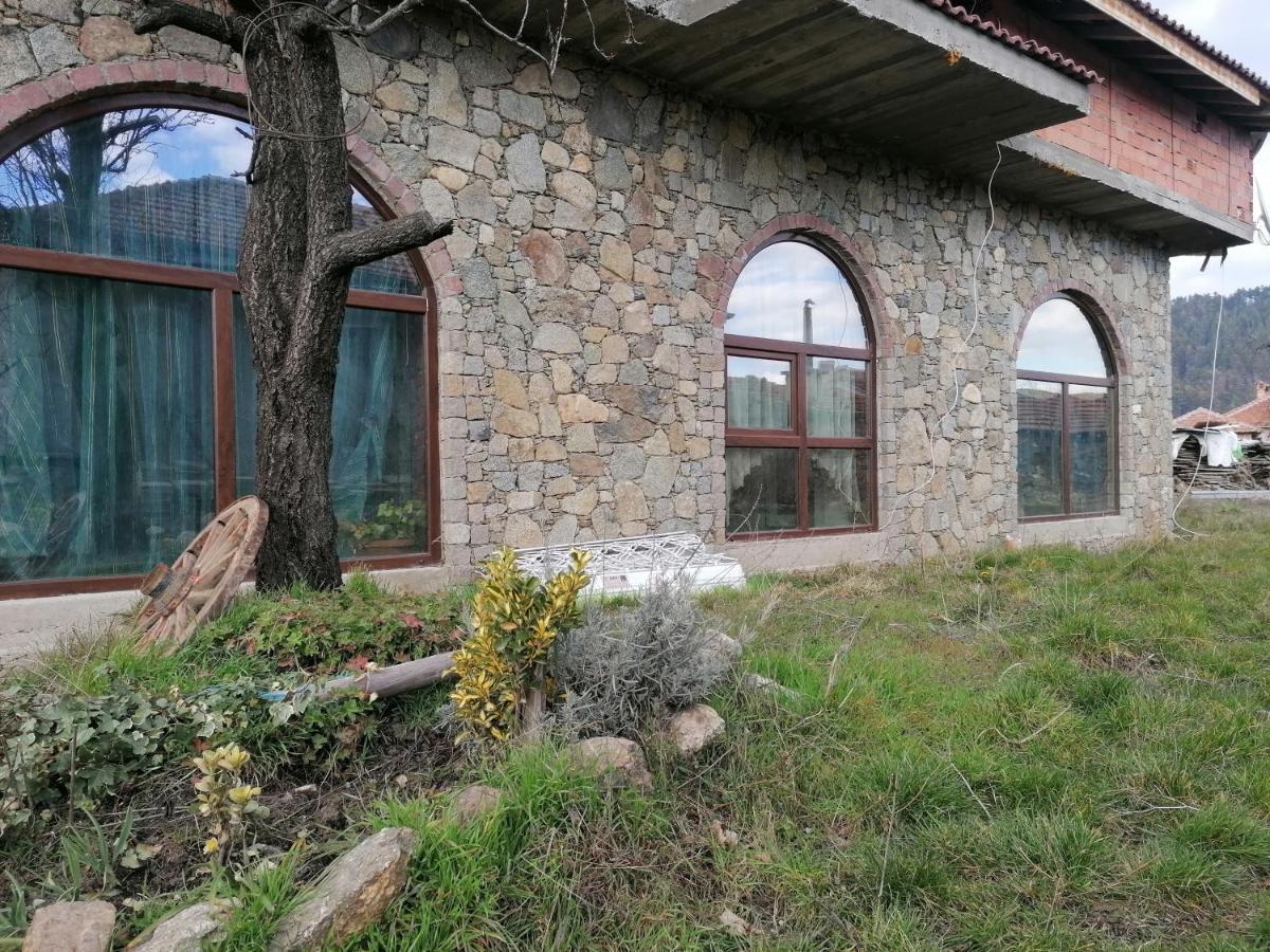 Лилянината Къща Villa Kalofer Exterior photo